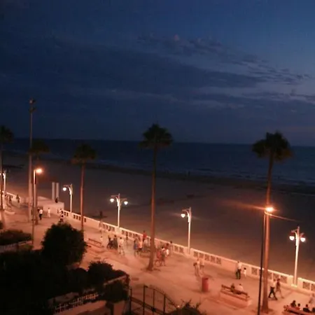 Paseo Maritimo Playa Victoria Frontal Mar *